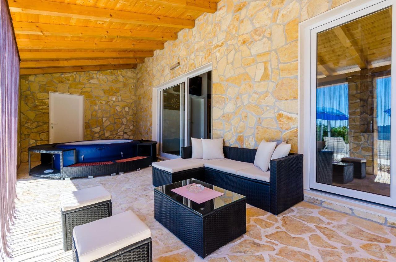 Villa Mateo With Private Pool 그루다 외부 사진